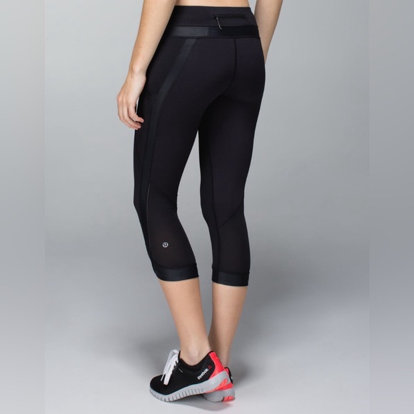 Lululemon chase me crop II size 6 VGUC BLACK LEGGINGS - Picture 2 of 11